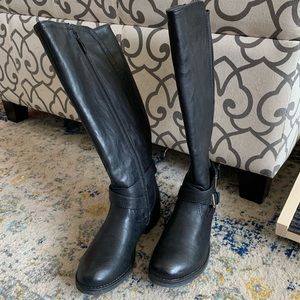 Tall black boots, size 7, NWOT